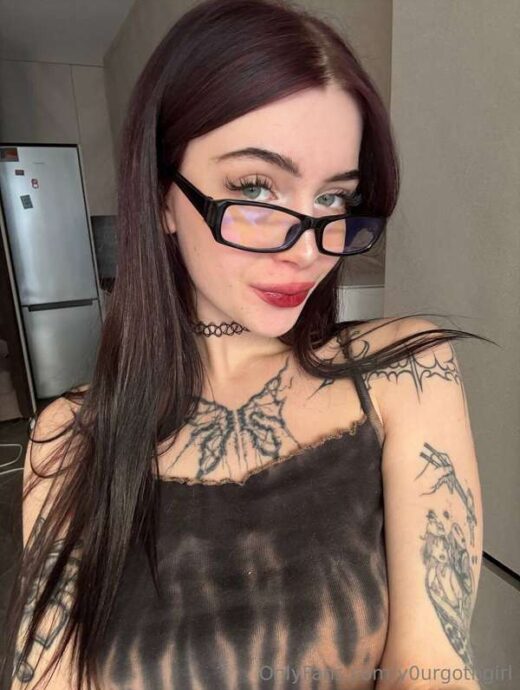 Y0urGothGirl